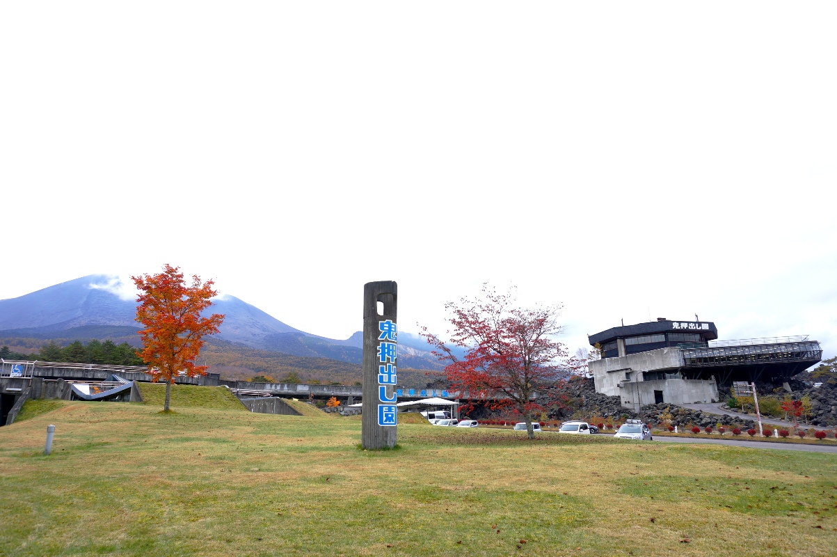 北軽井沢泉ヶ丘文化村 小川と湖と森に囲まれた2階建て洋館風別荘